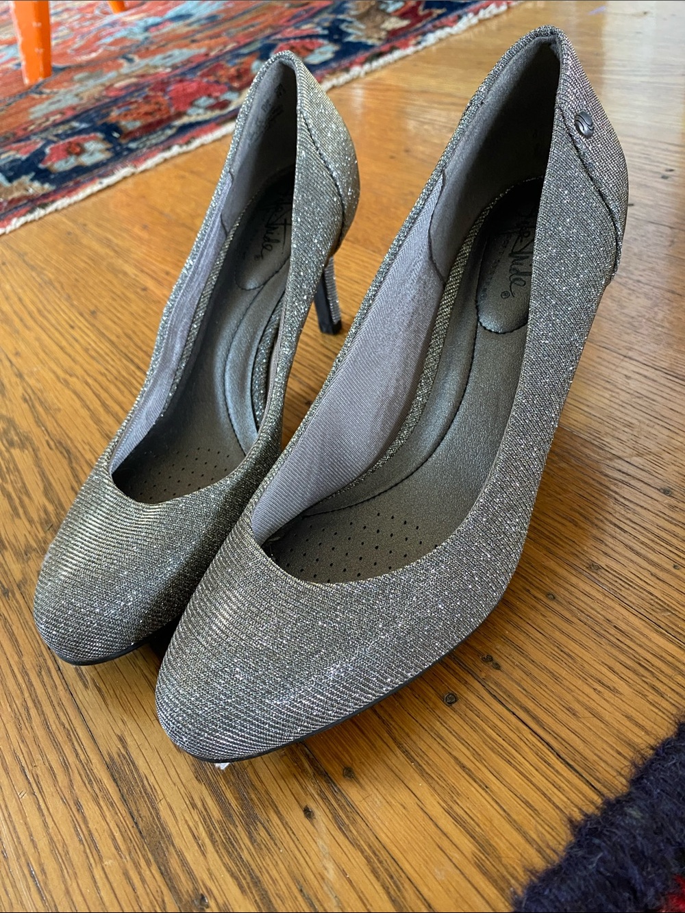 Life Stride Glittery Silver Evening Pumps